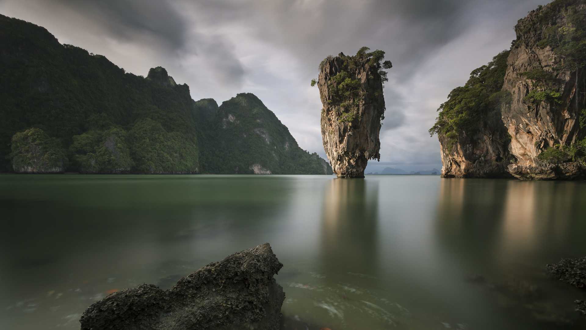James bond island in Phang Nga bay Thailand Windows 10