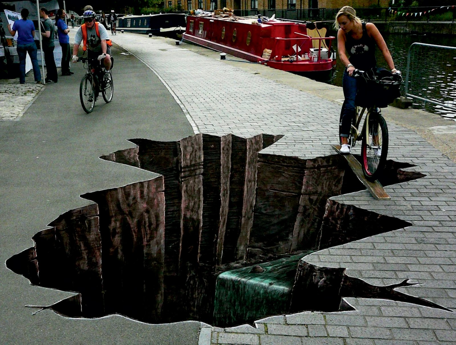 The Amazing 3d Street Art In West Dock England Facts Pod