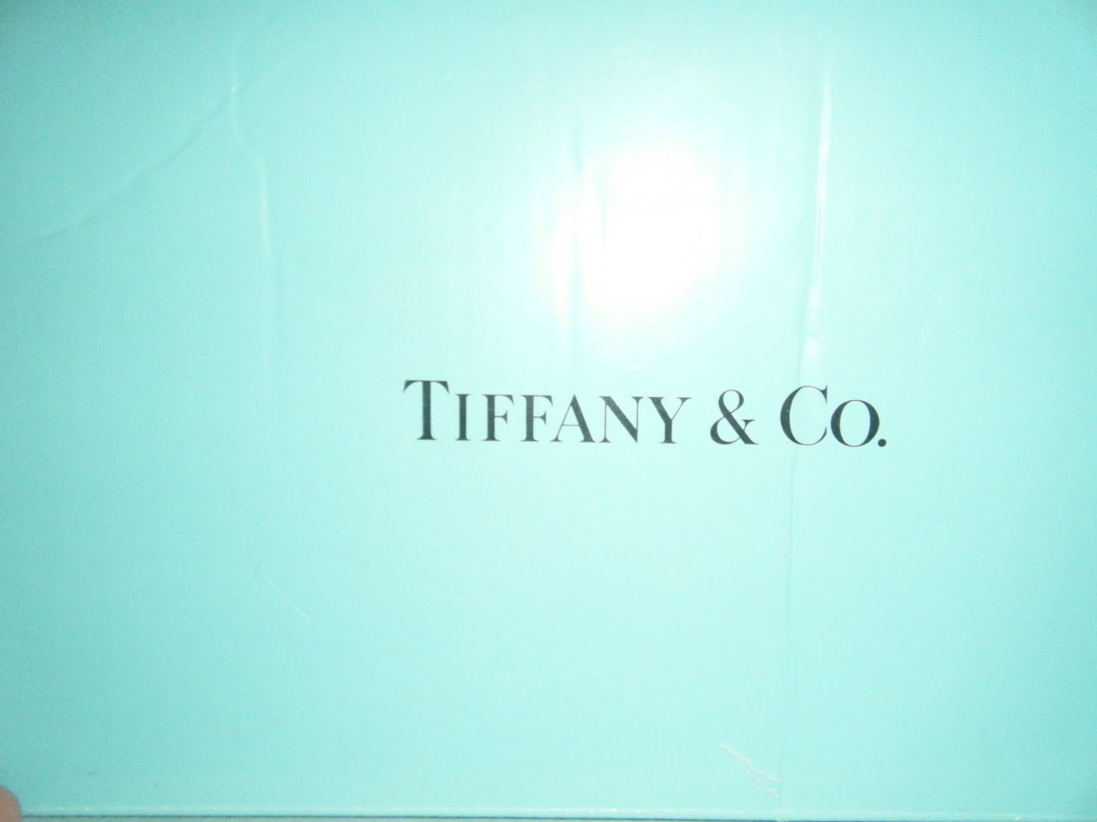 Displaying Image For Tiffany And Co Box Wallpaper