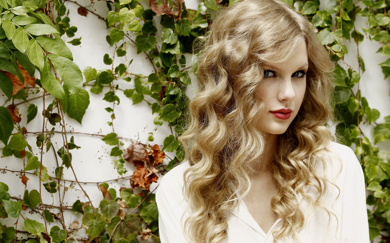 Taylor Swift HD Wallpaper For iPad Kindle Fire And