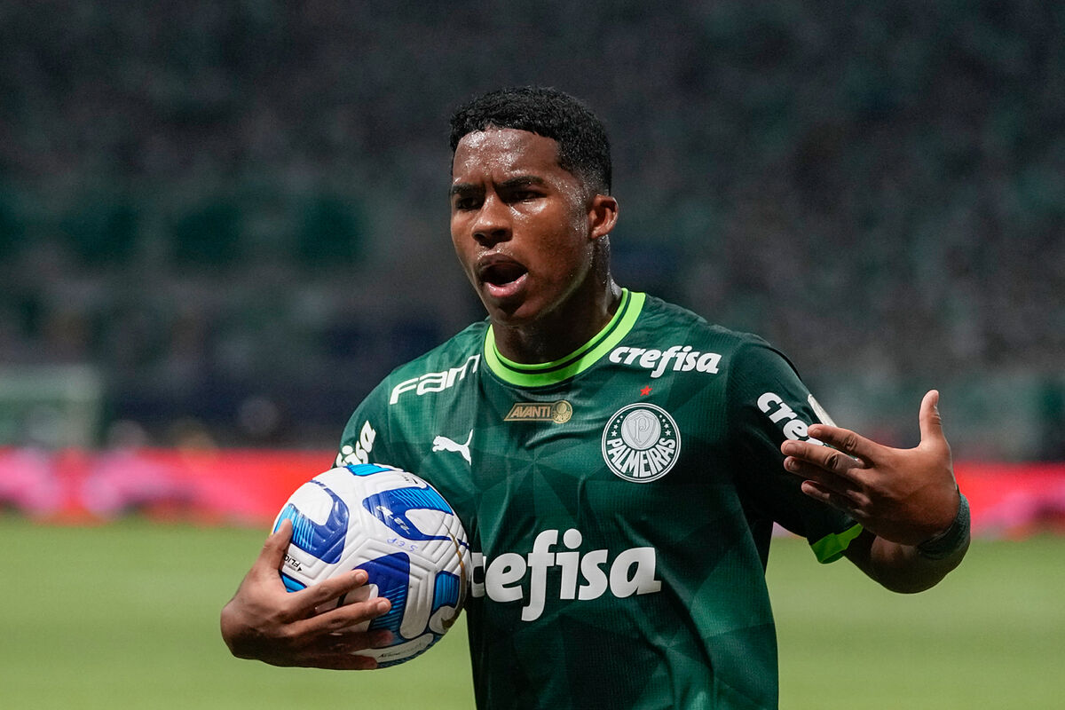 Endrick Felipe of Palmeiras in action during a soccer match