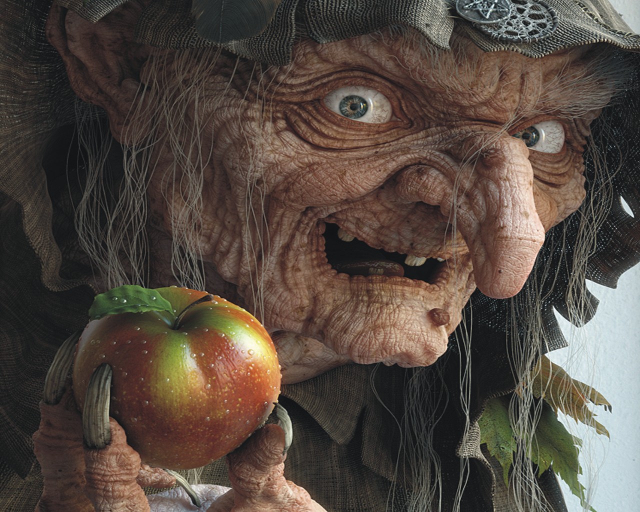 ugly witch with apple Wallpaper Background 27453 1280x1024