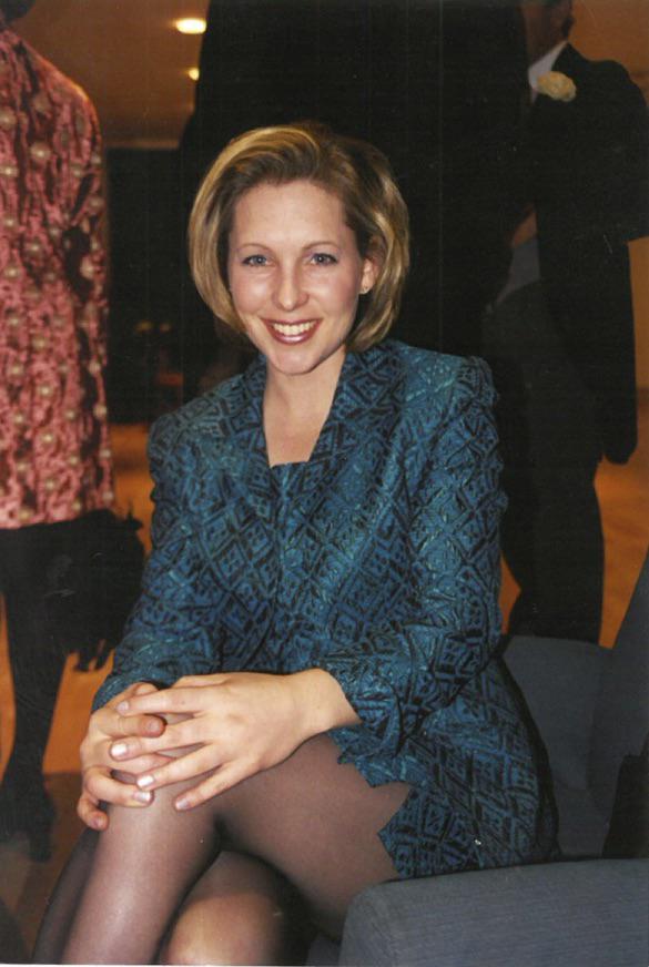 Kirsten Gillibrand When She Was Younger Wallpaper