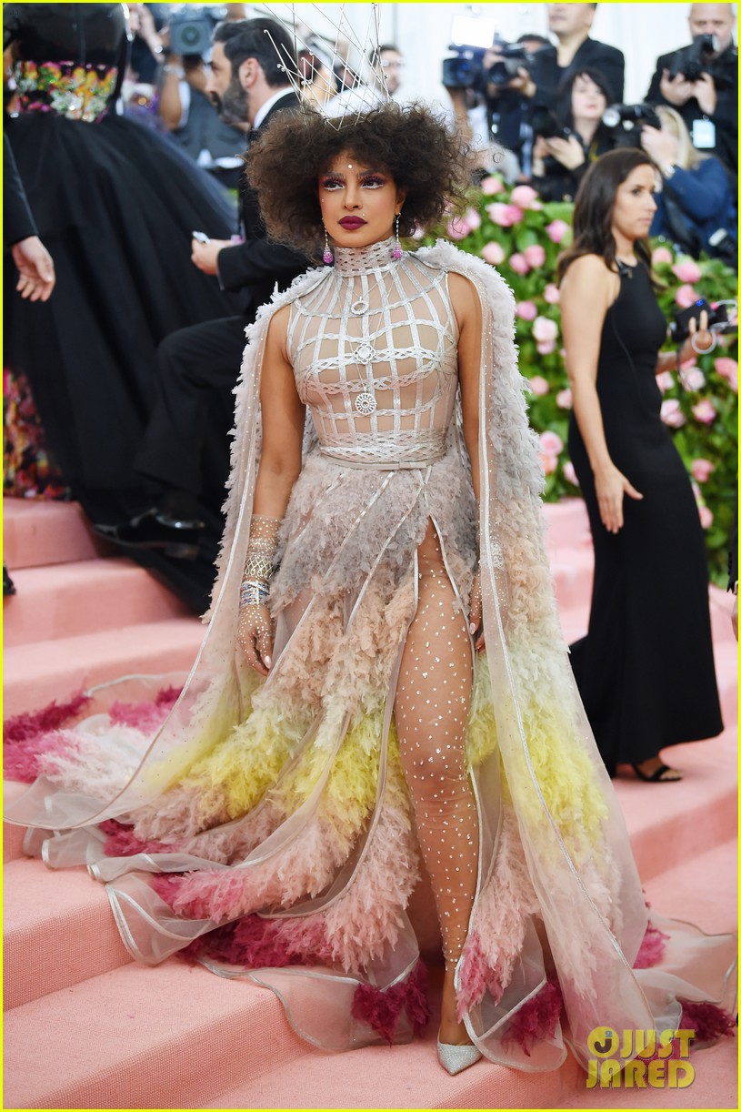Nick Jonas Priyanka Chopra Met Gala Wallpaper