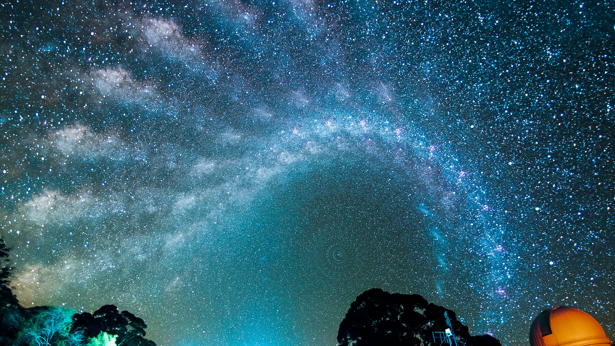 See The Awesome March Of Milky Way Across Night Sky