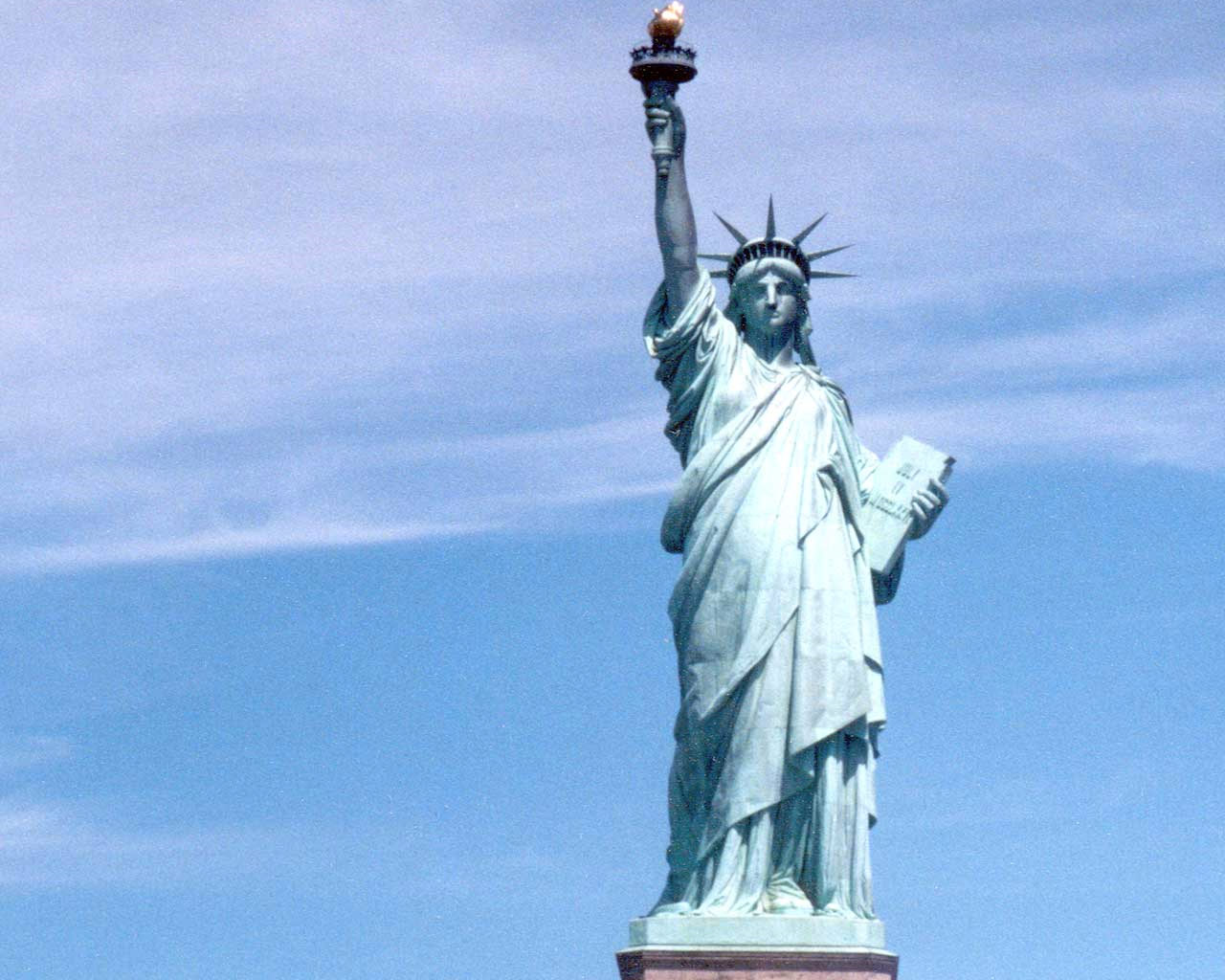 Statue Of Liberty Wallpaper HD Background Image