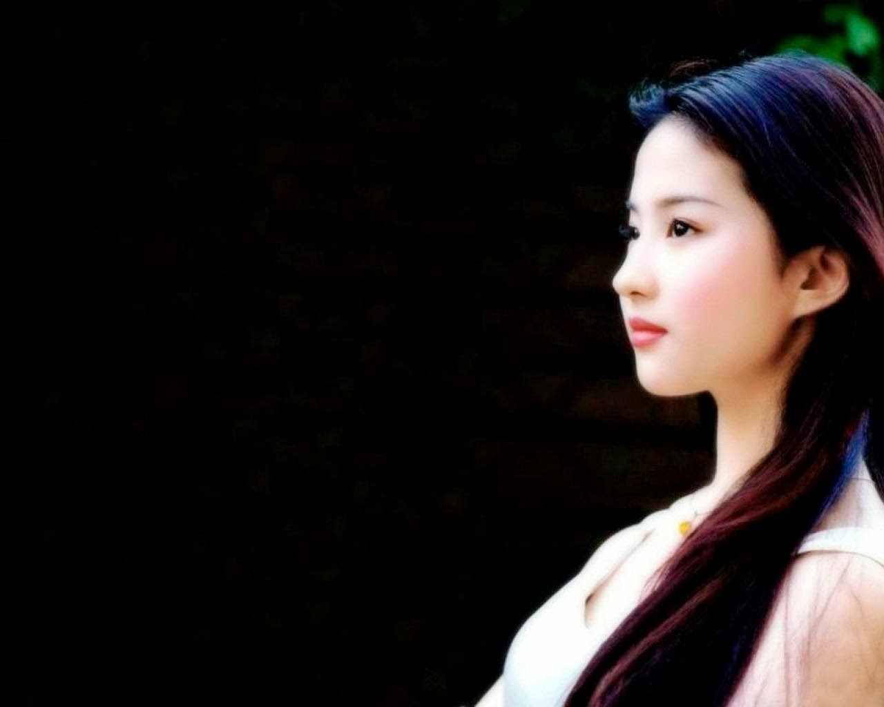 The Beautiful Chinese Actress Crystal Liu HD Wallpaper