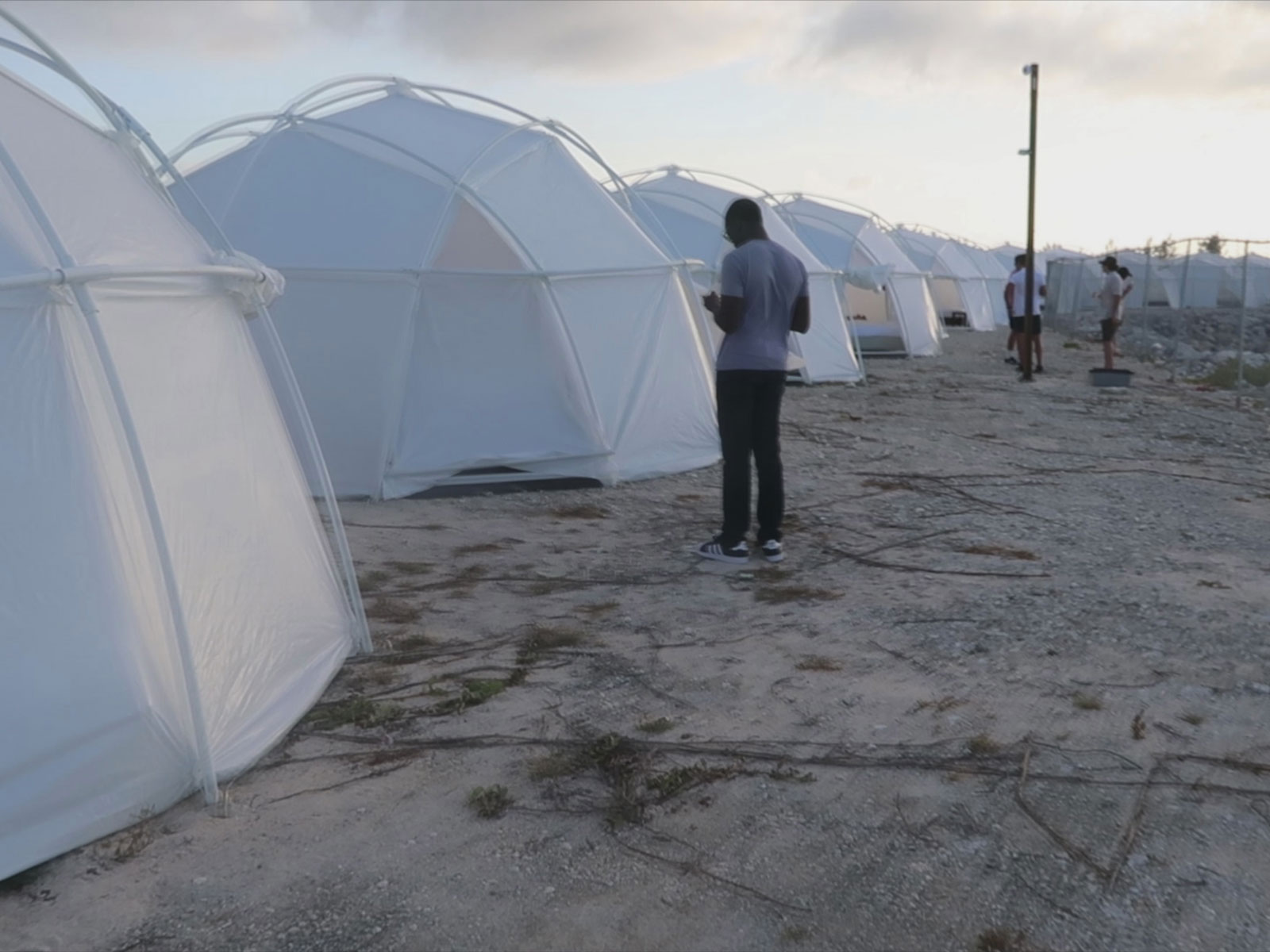 Chicago Pop Up Bar Lets You Experience Fyre Fest Without All The