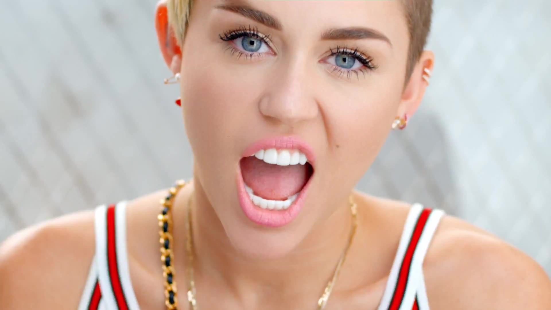 Miley Cyrus HD Wallpape Bangerz Young