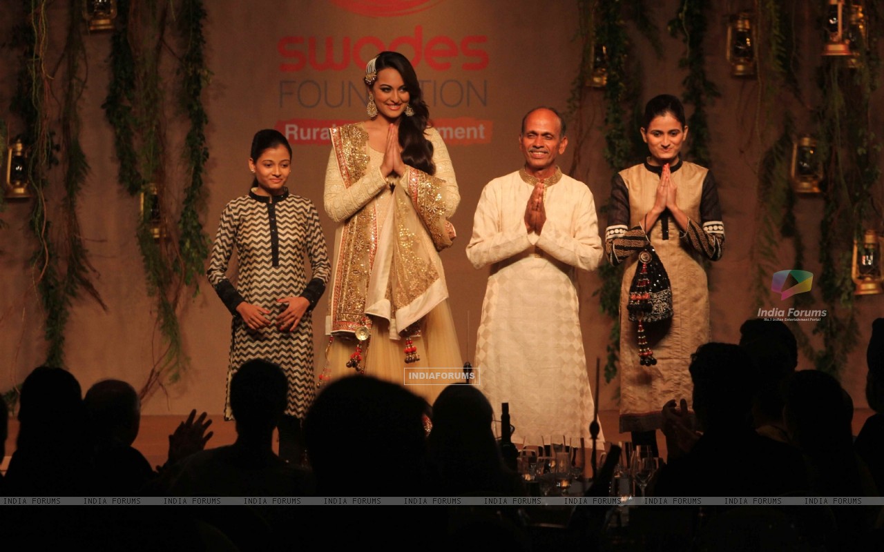 Wallpaper Sonakshi Sinha Was At The Swades Foundation Fundraiser