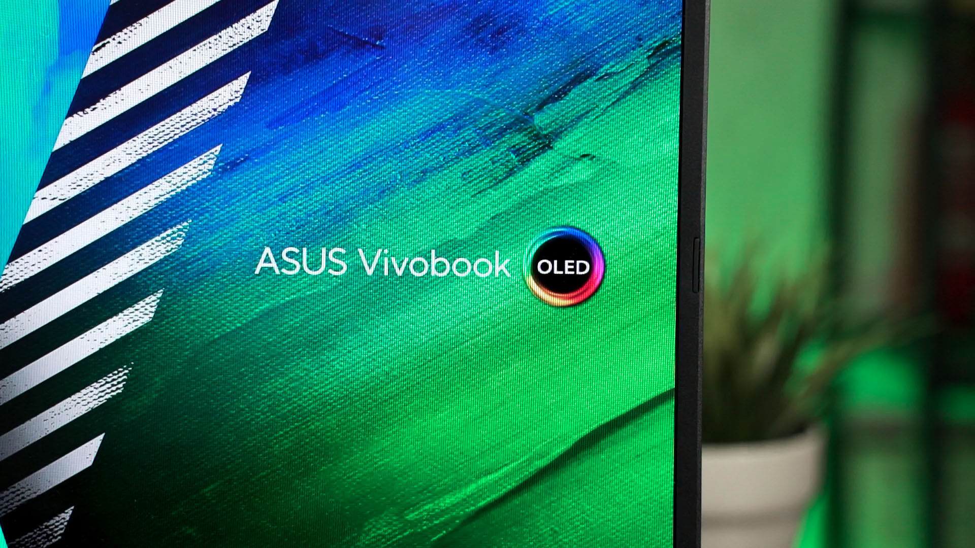 Portable Oled Gaming Is Now Possible With The Asus Vivobook Pro