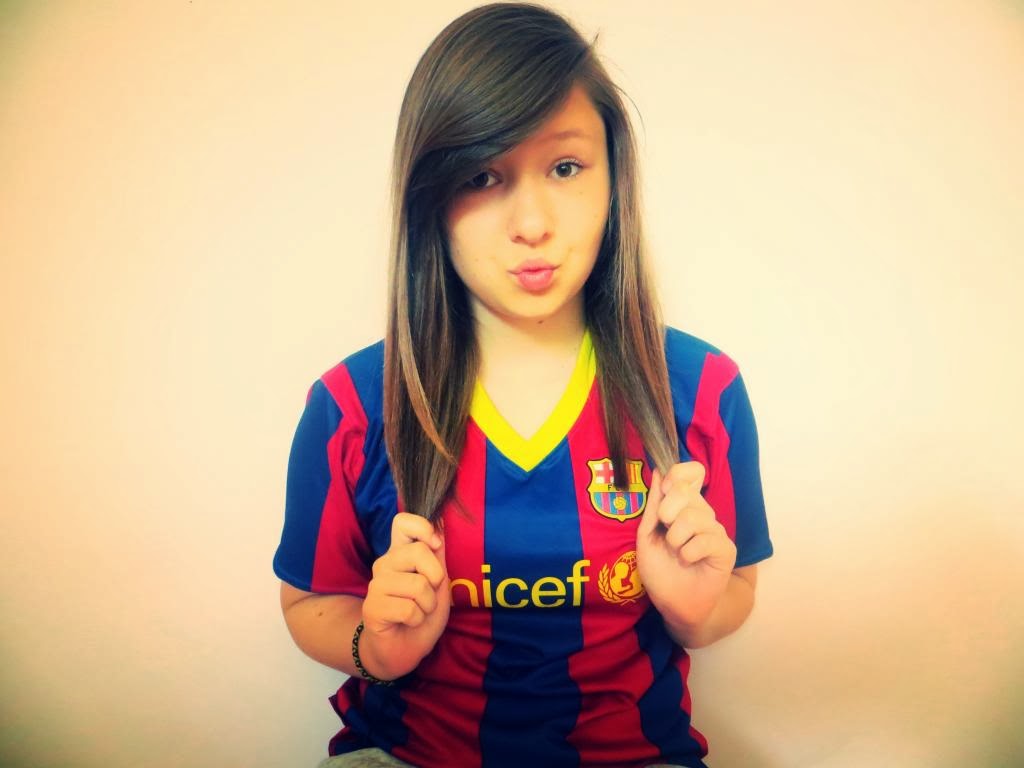 Cute Barca Female Fan Wallpaper Football HD