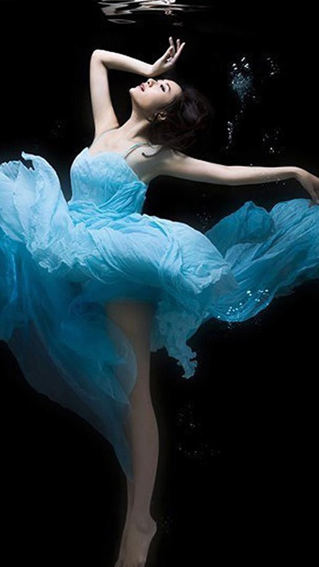 Undersea Beautiful Dancer iPhone Wallpaper