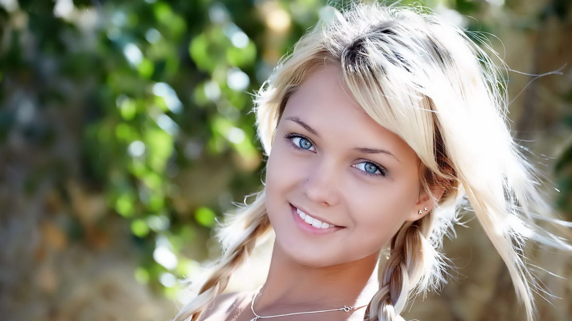 Blue Eyes Girls HD Image Beautiful Wallpaper