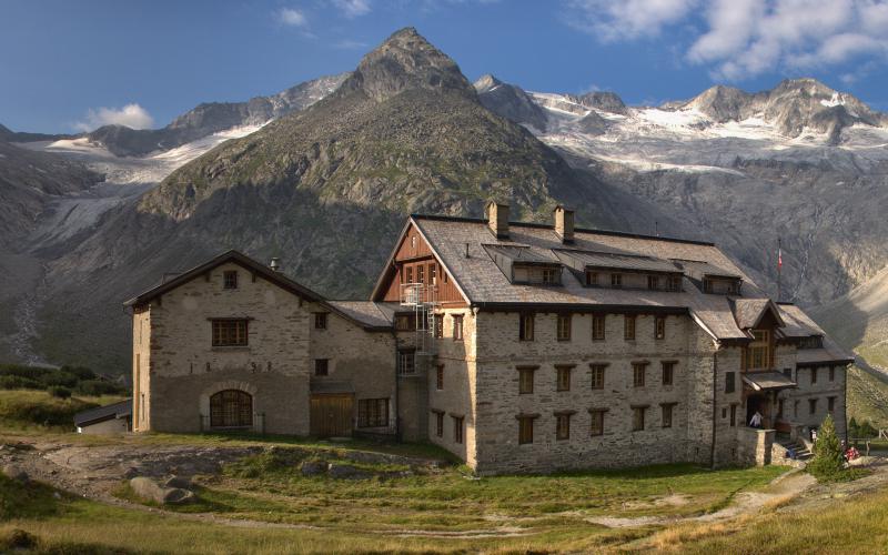 HD House In Italian Alps Wallpaper
