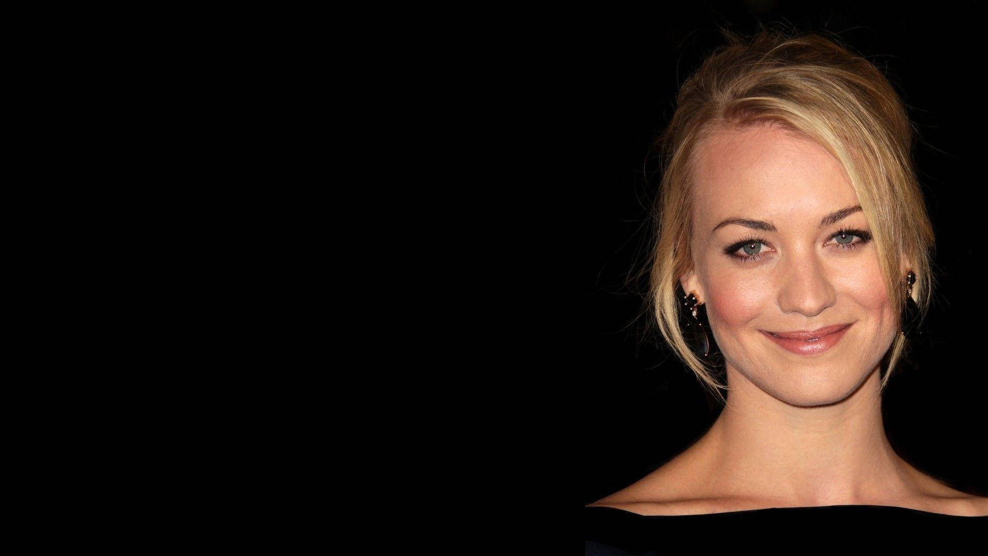 Yvonne Strahovski On Black Wallpaper