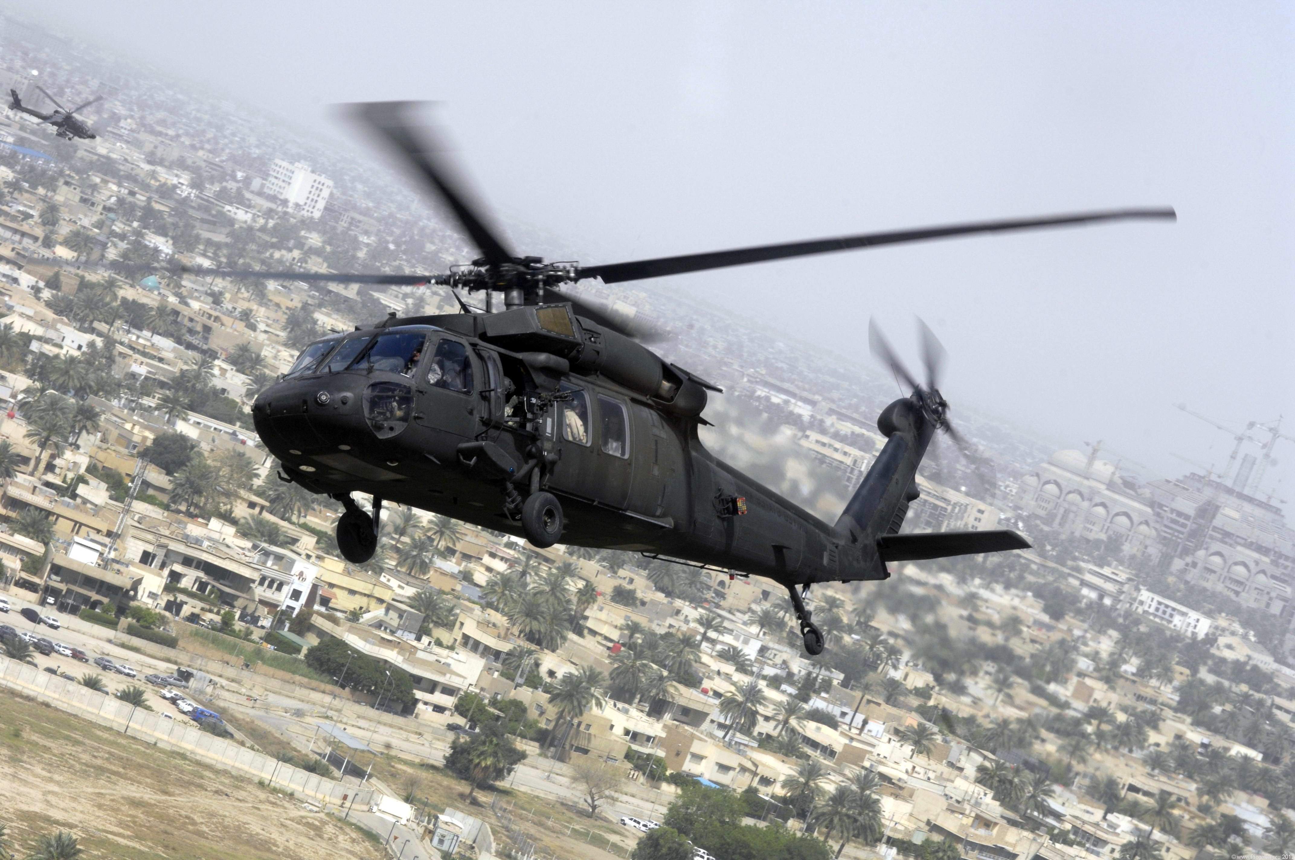 Sikorsky Uh Black Hawk Down Flight City Wallpaper
