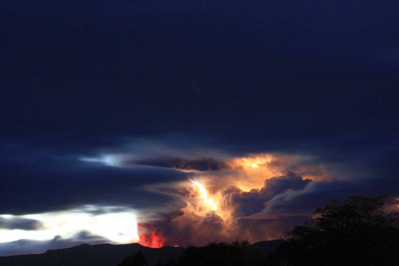 Volcanoes Lightning Wallpaper