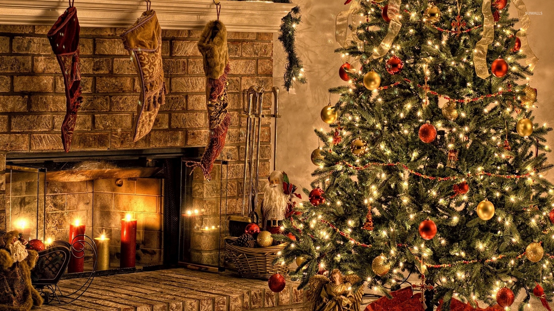 Christmas Tree On Eve Wallpaper Holiday