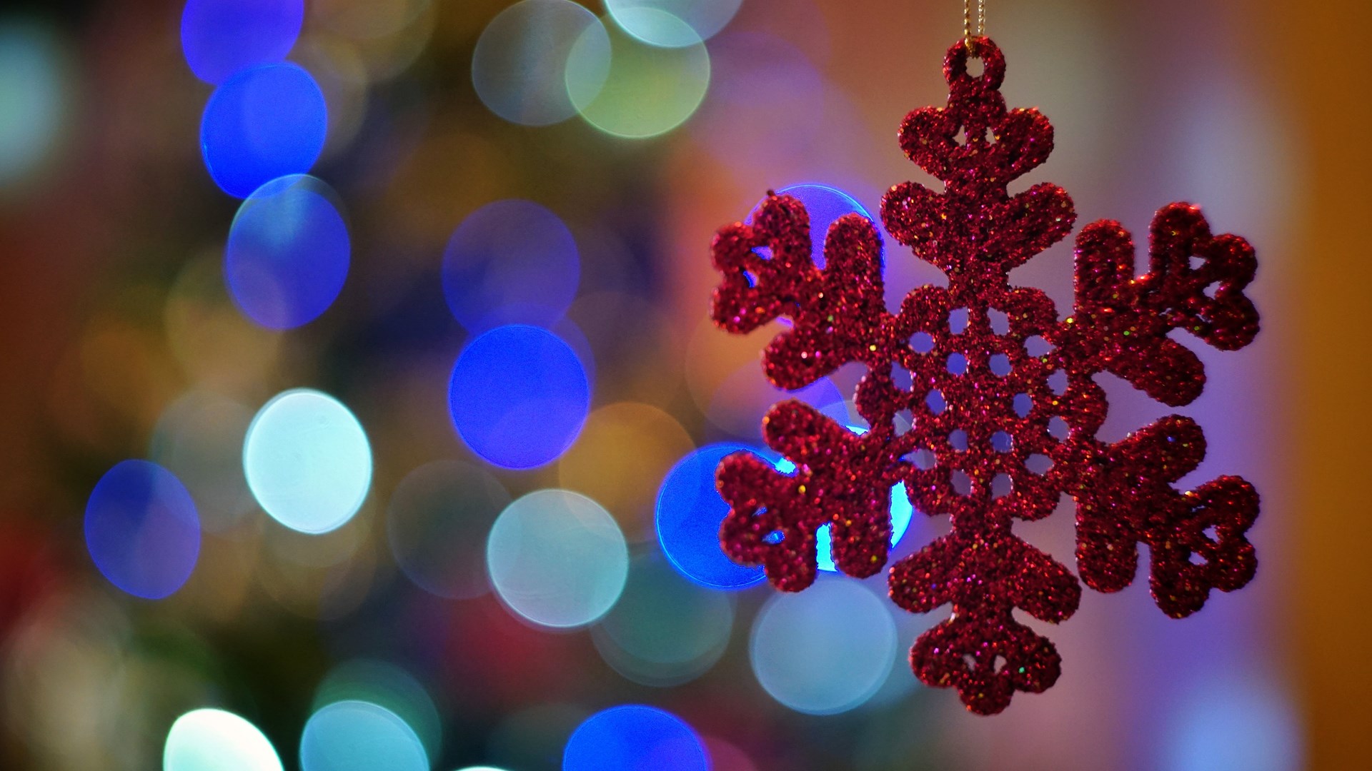 Microsoft Release Winter Holiday Glow Windows Wallpaper Pack