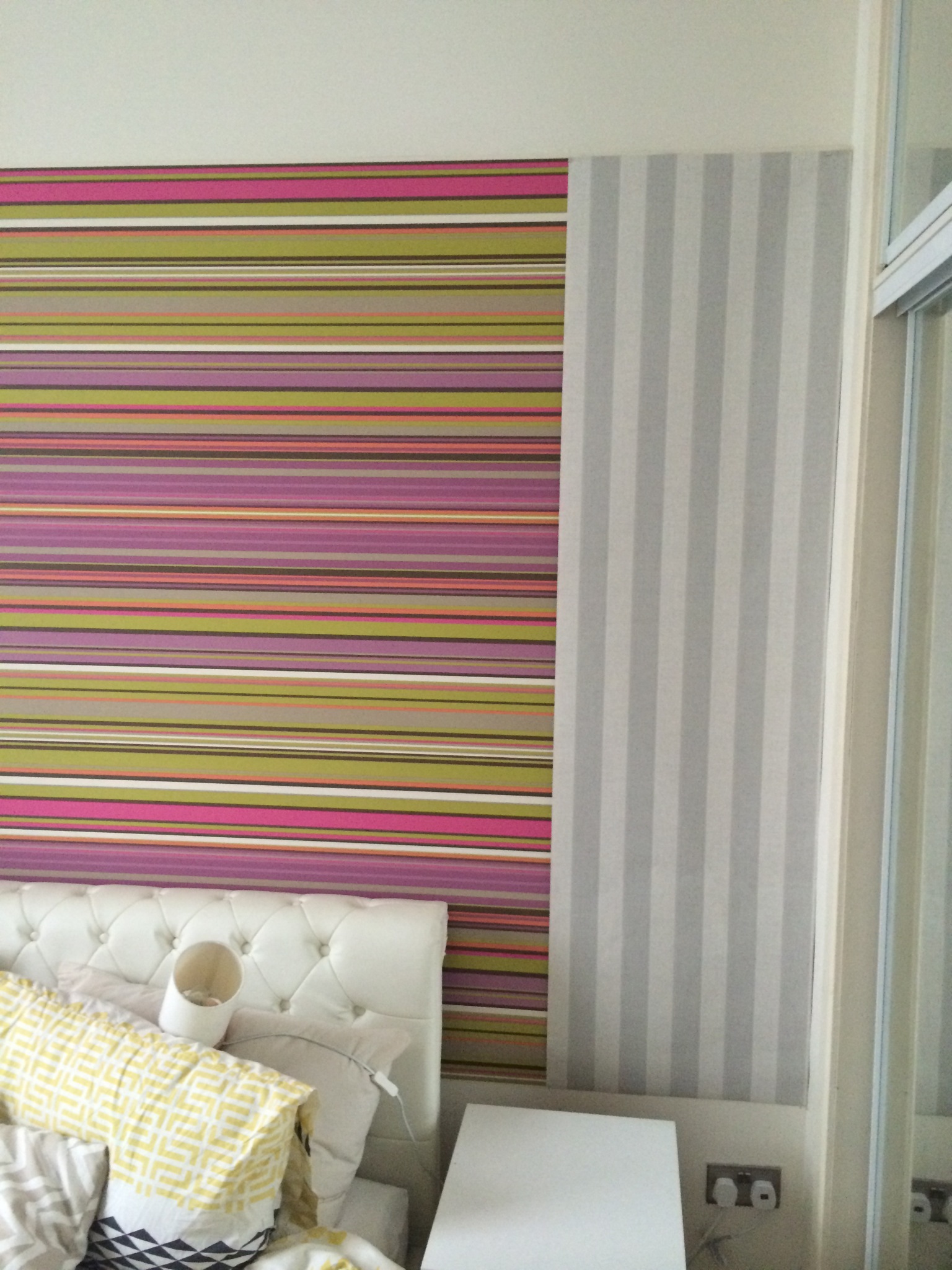 Cover Up Ugly Wallpaper In A Rental Le Chic By Nadia