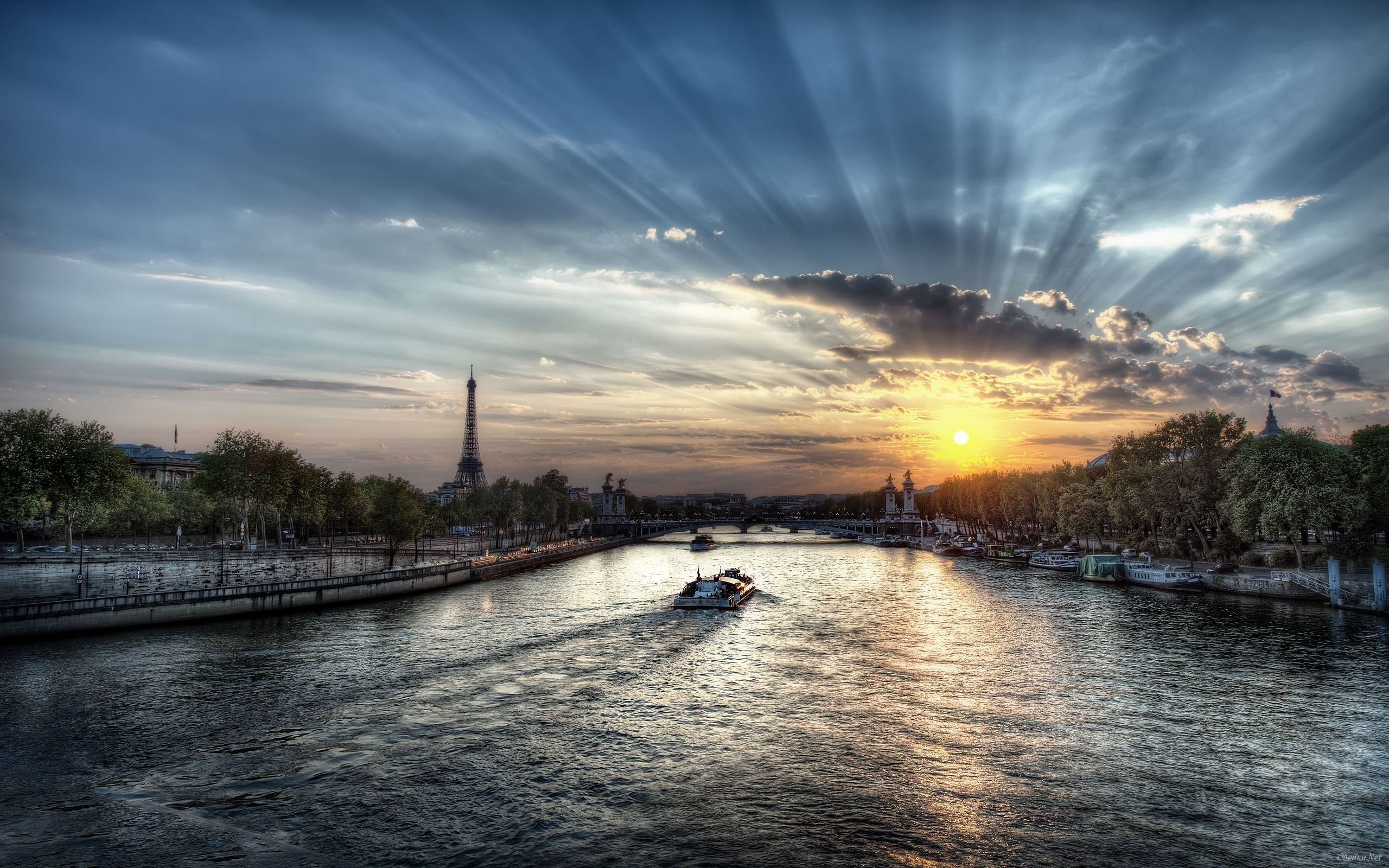 Stunning Sunset In Paris HD Desktop Wallpaper