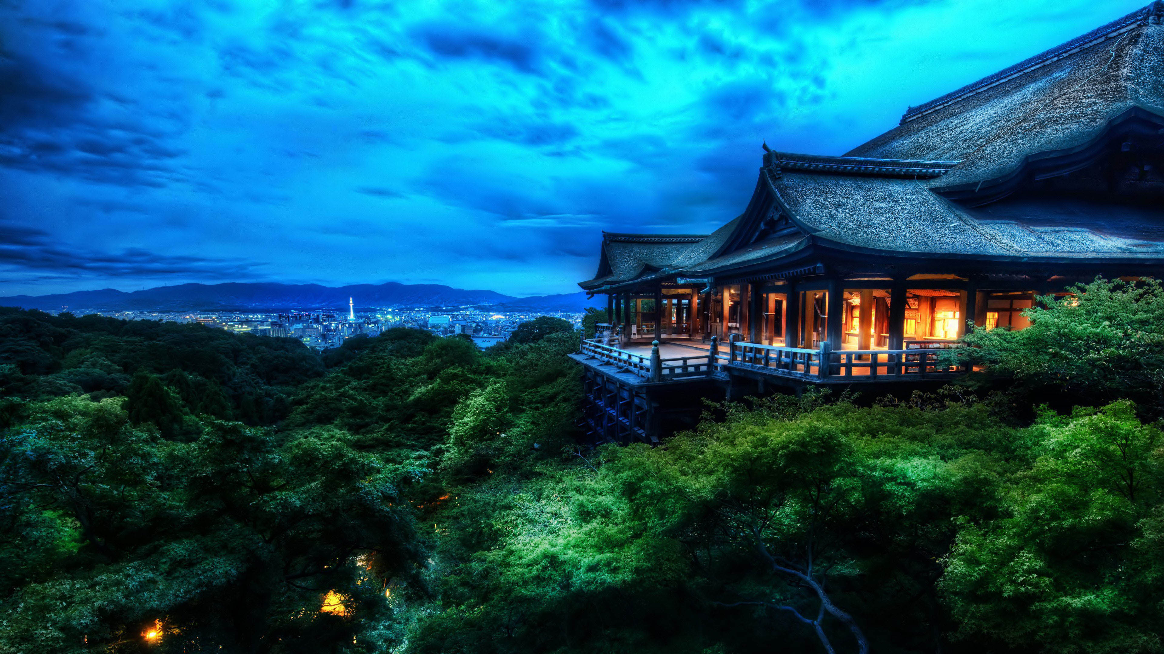 Japanese Temple protects the City 3840x2160 4K Ultra HD UHD