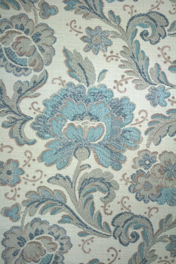 Vintage 50s Blue Paisley Wallpaper With A Romantic Look