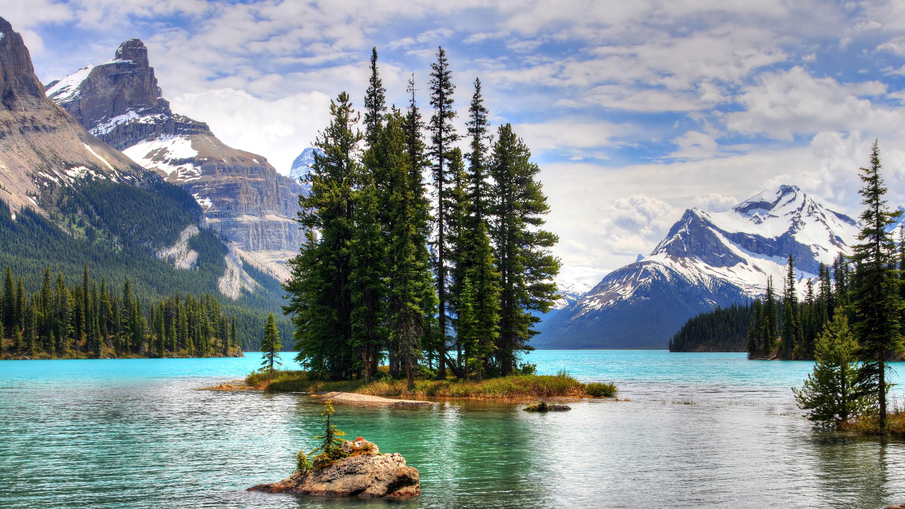 Canada Spirit National Park Maligne Lake Turquoise Waters Natural