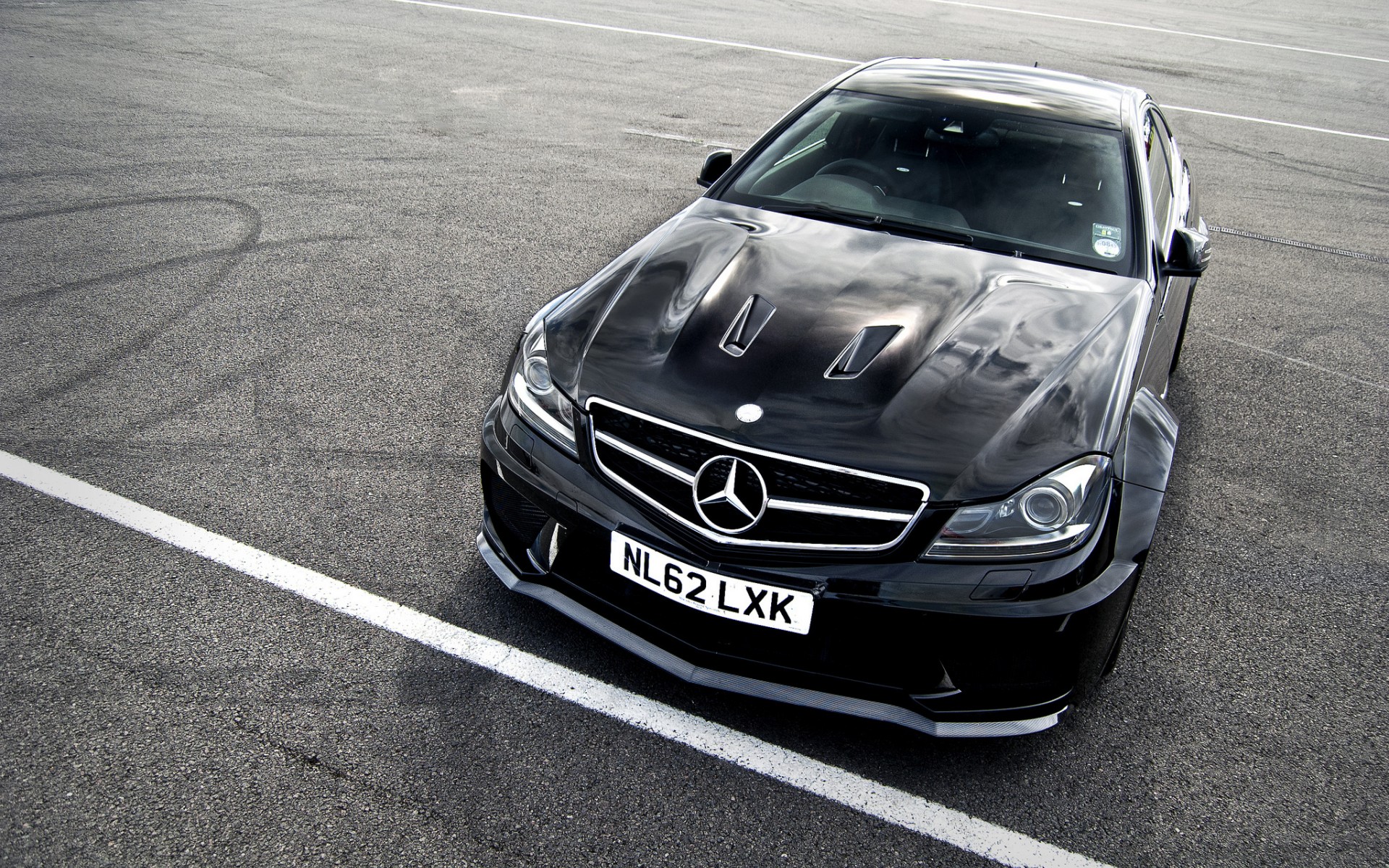 HD Background And Wallpaper Of Mercedes Benz For