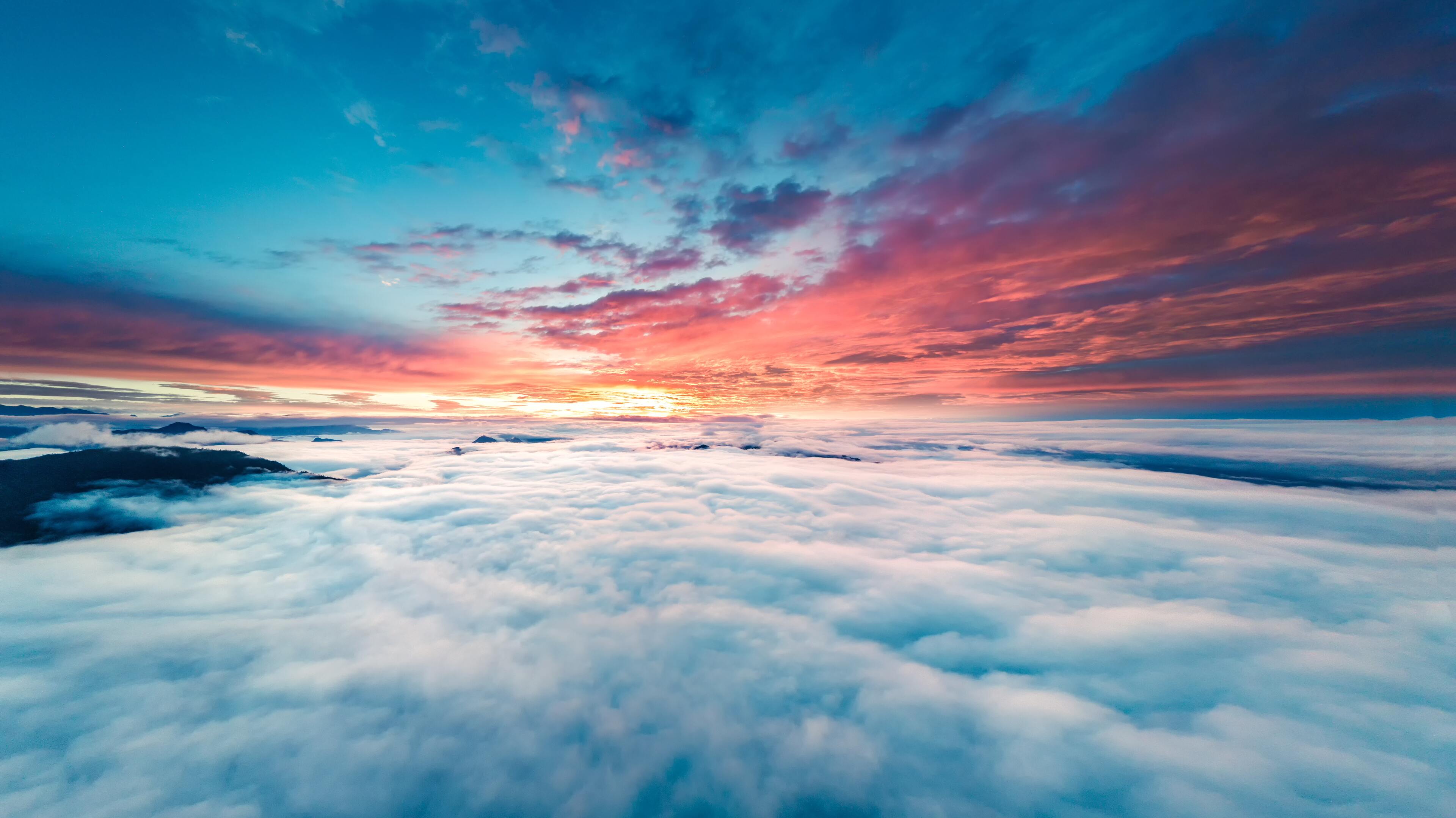 8K HD Wallpaper: Breathtaking Sunset over a Sea of Clouds