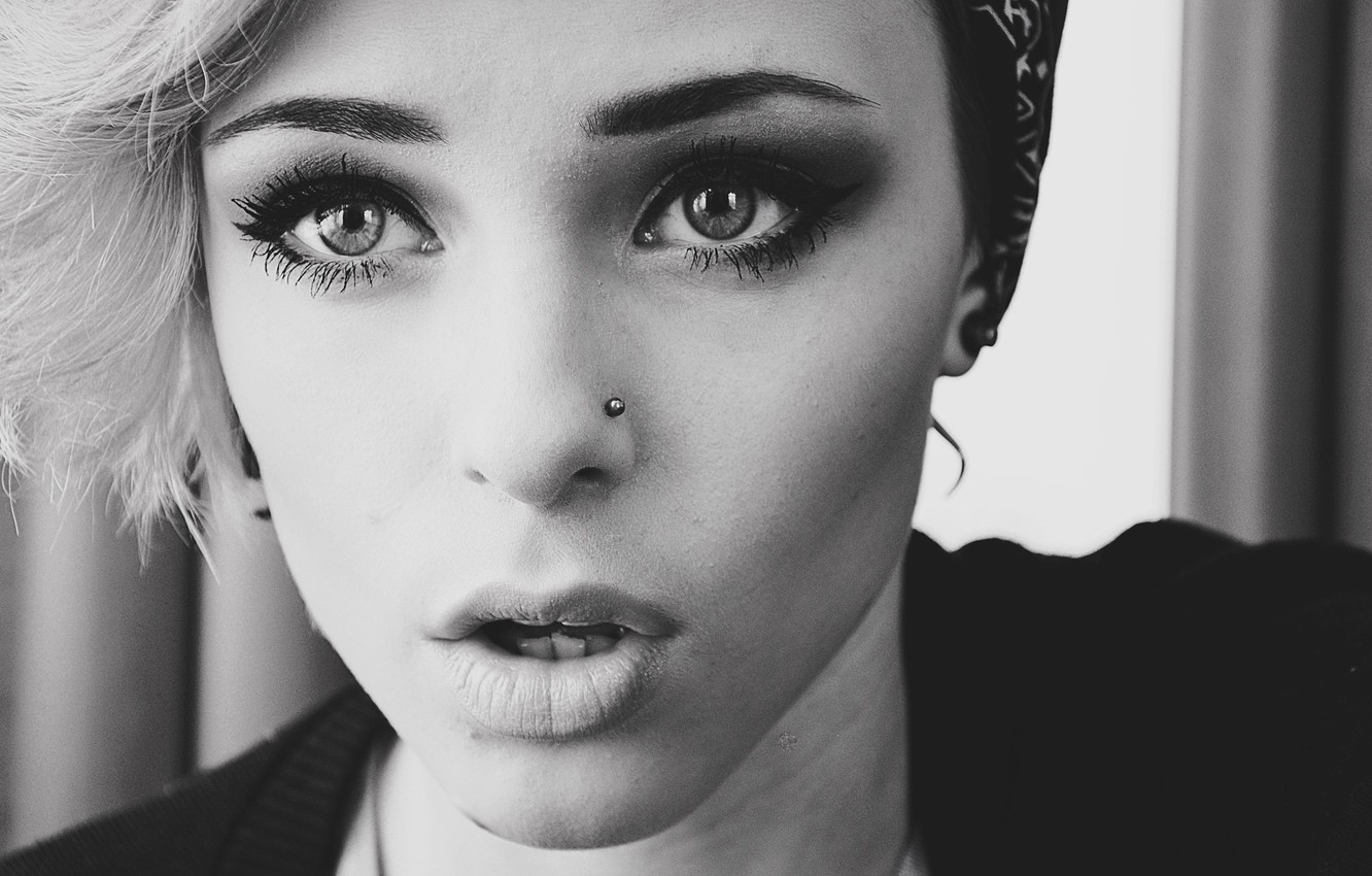 Free Download Wallpaper Girl Face Black And White Piercing Closeup Lana [1332x850] For Your