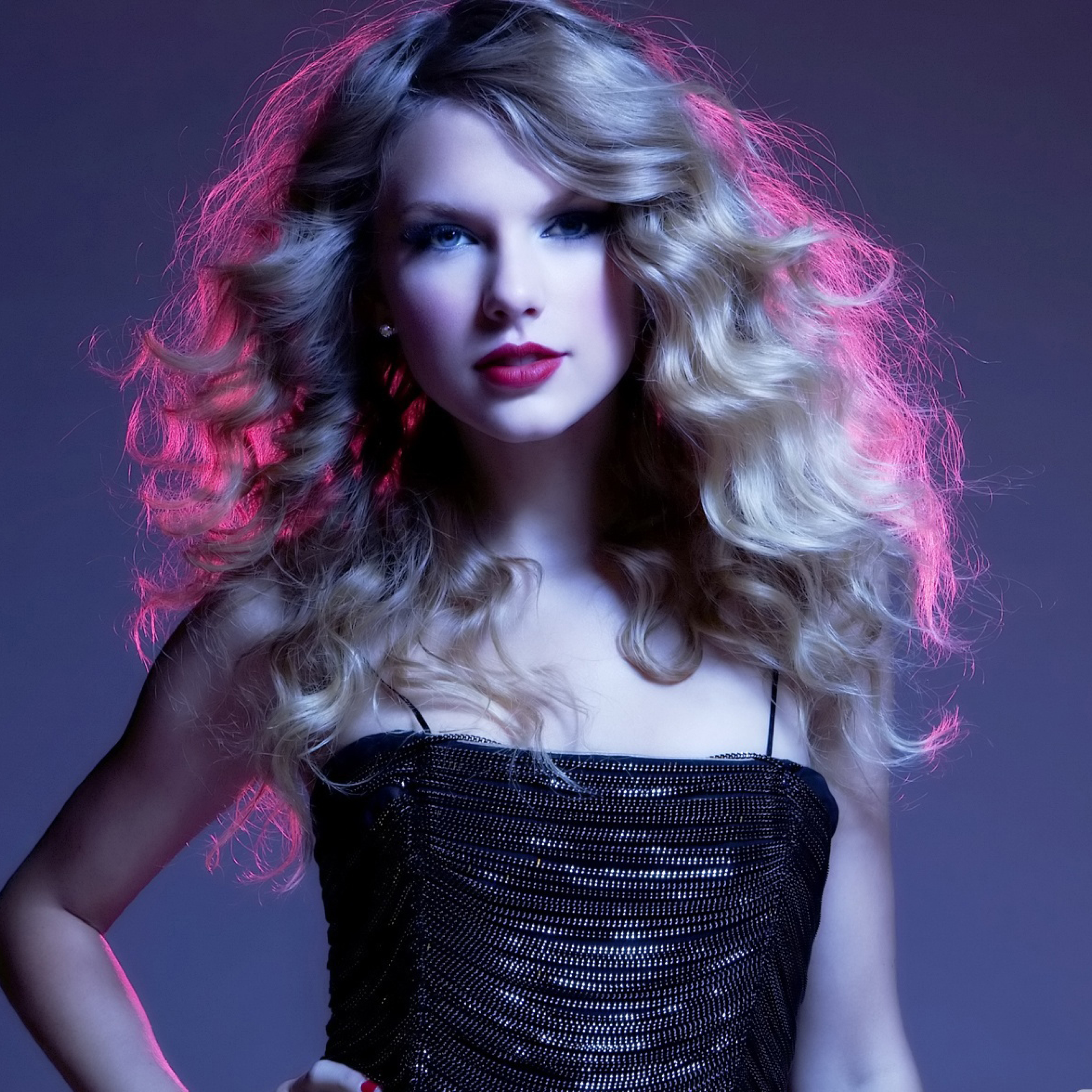 Taylor Swift Highlighted Hair Wallpaper iPad Pro Retina