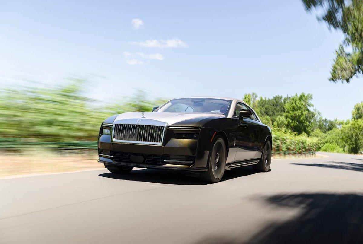 Rolls Royce Spectre Re Quiet Slippery Luxury