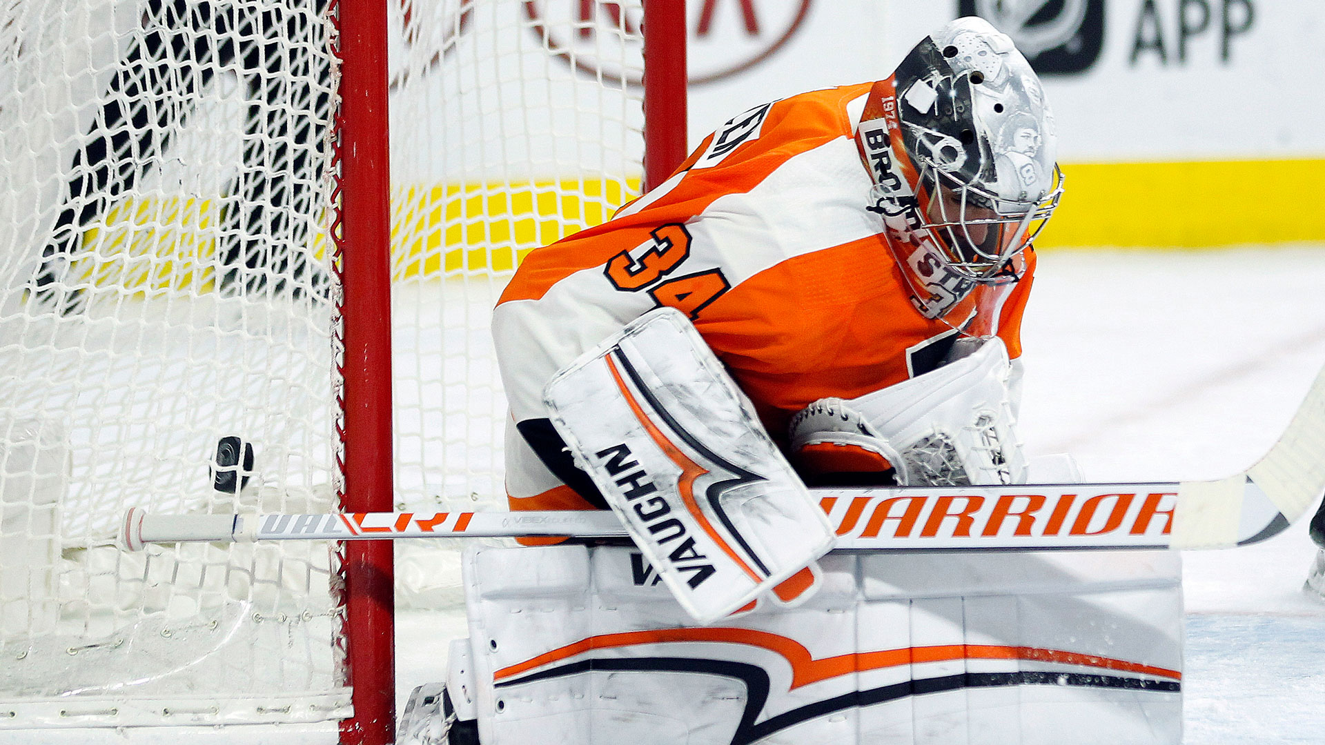 Must Be The Mask Petr Mrazek Rebounds In Flyers Win Nbc Sports