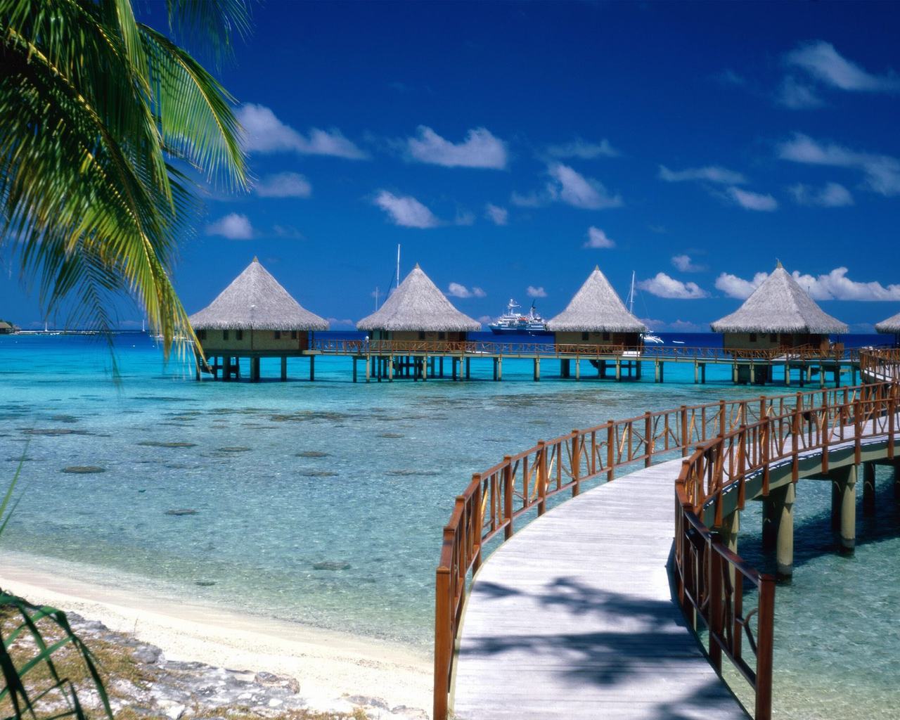 tropical island beach scenery palace for Sunbathing desktop wallpaper