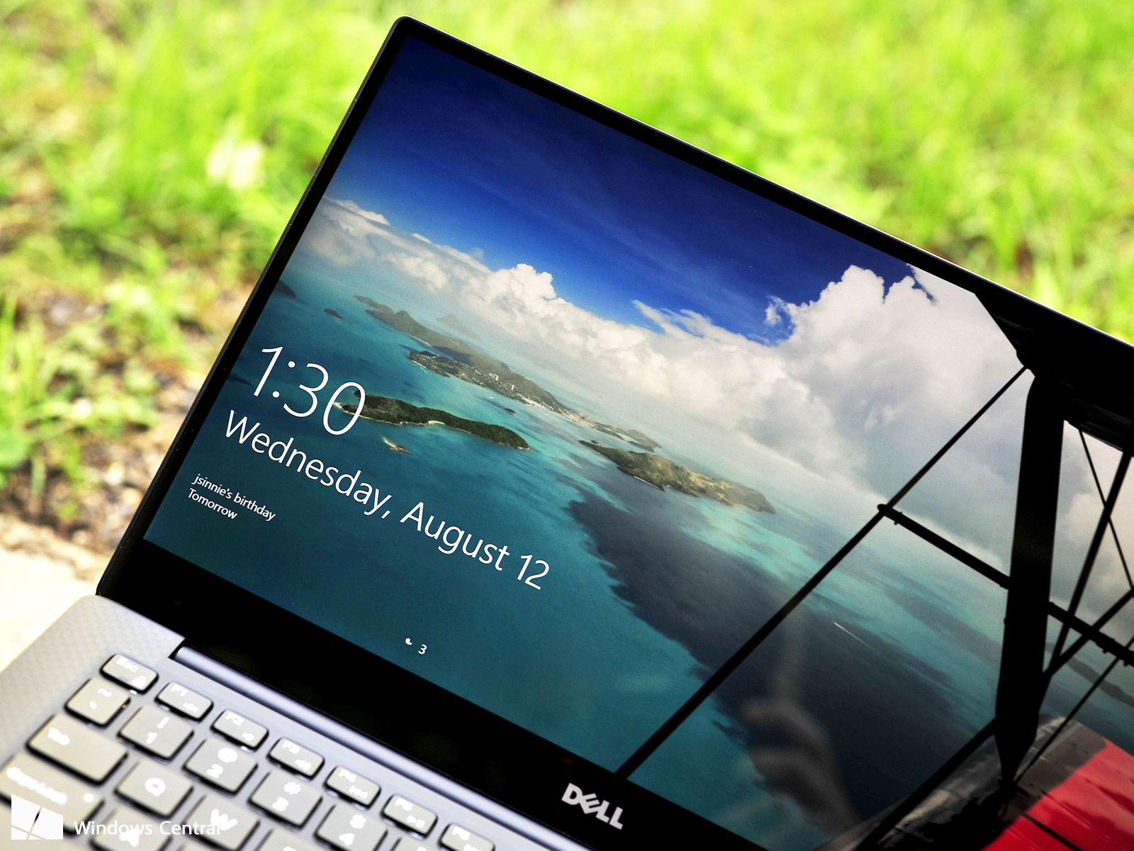 Windows Spotlight lockscreen images so you can use them as wallpapers
