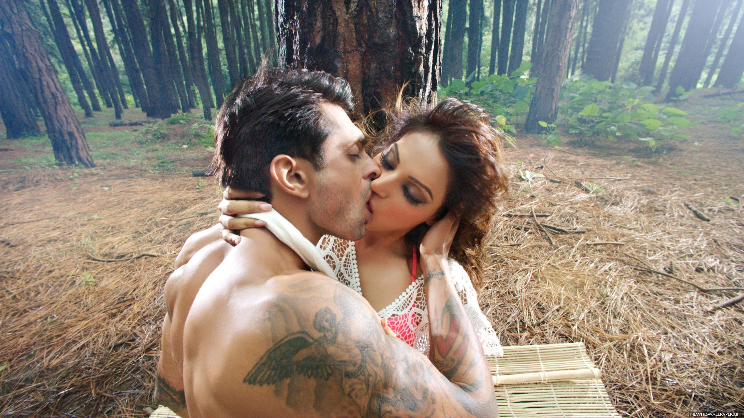 Bipasha Basu Karan Grover Kissing In Alone Movie Image