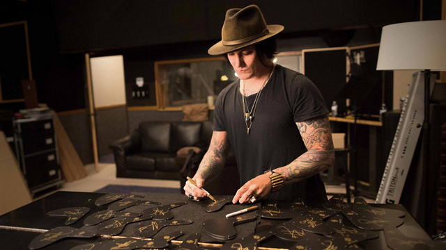 Exclusive Autographed Synyster Gates Satin Gold Burst 640x360