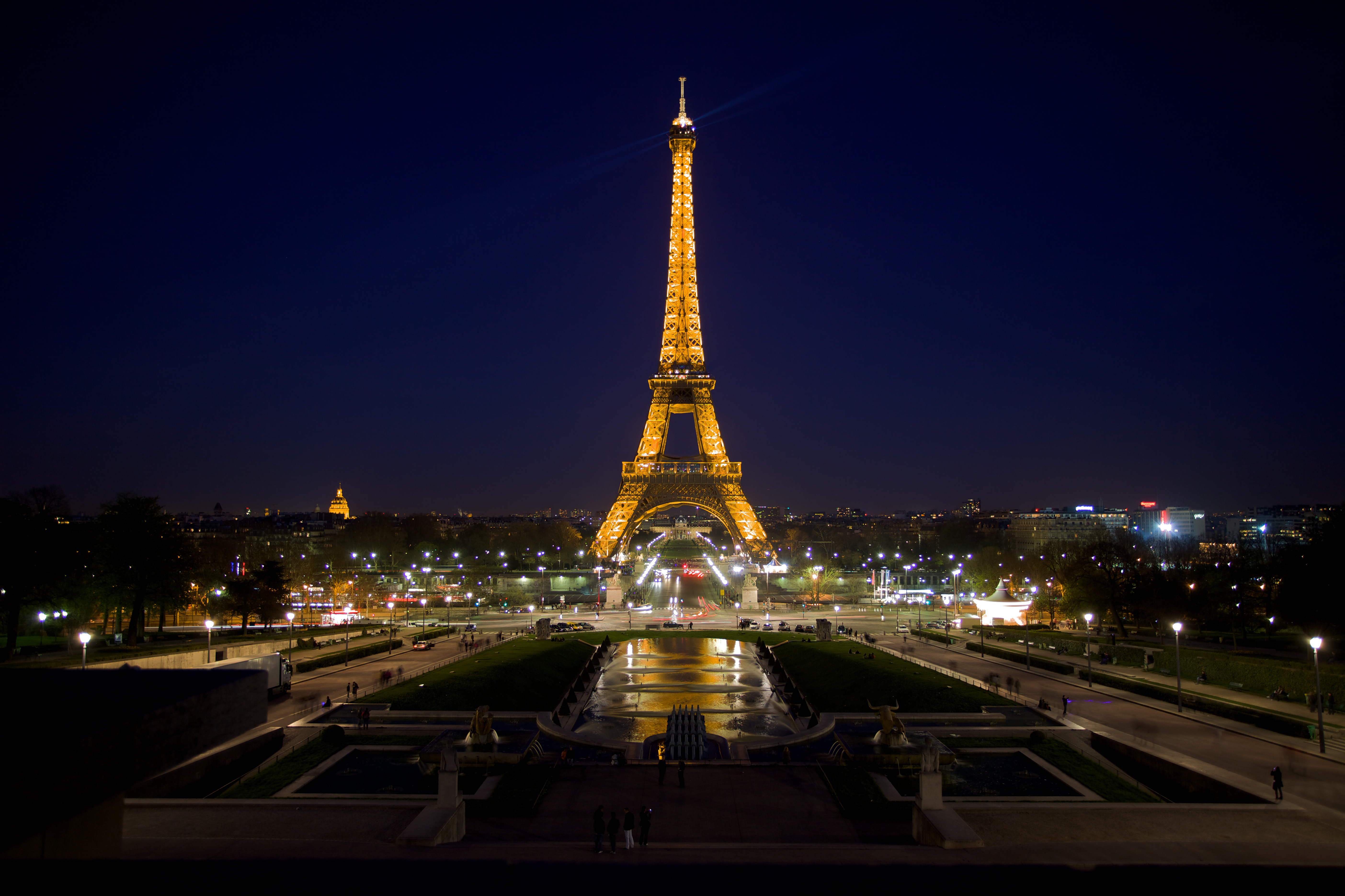 [72+] Eiffel Tower At Night Wallpaper on WallpaperSafari