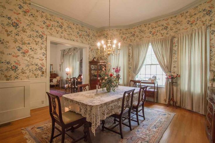 floral wallpaper dining room Dining rooms Pinterest 736x490