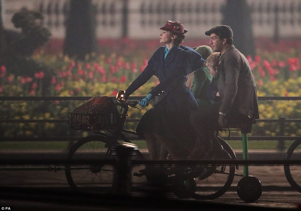 Emily Blunt To Film Mary Poppins Returns In London Daily