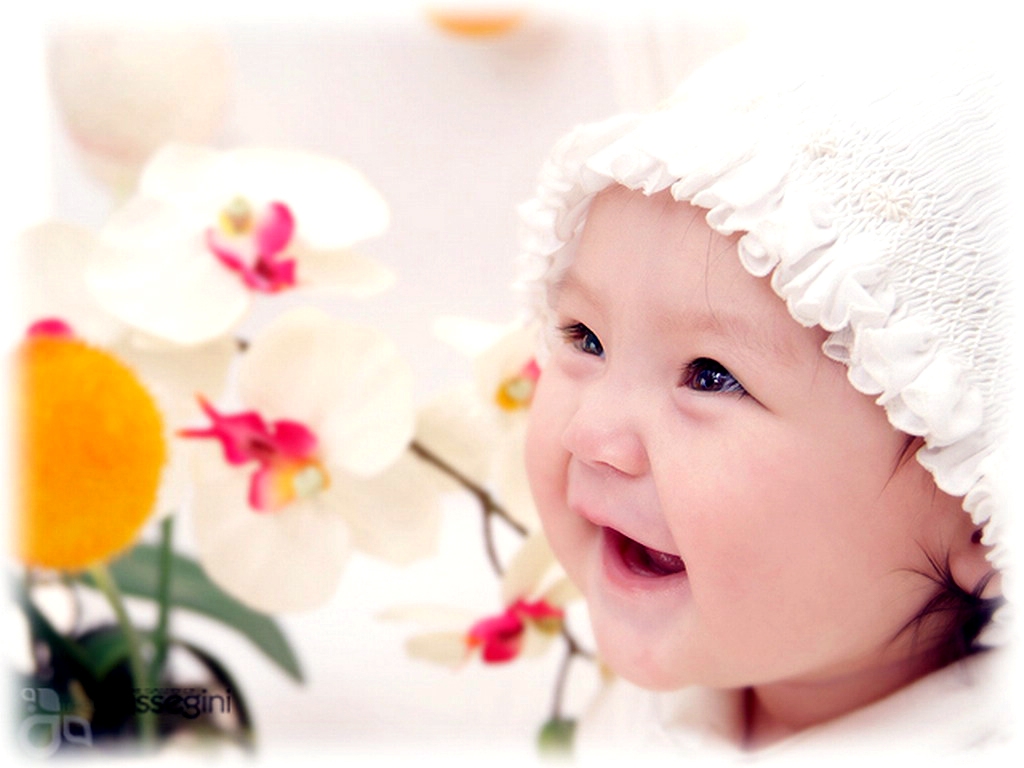 Happy Cute Baby Wallpaper Thinking With