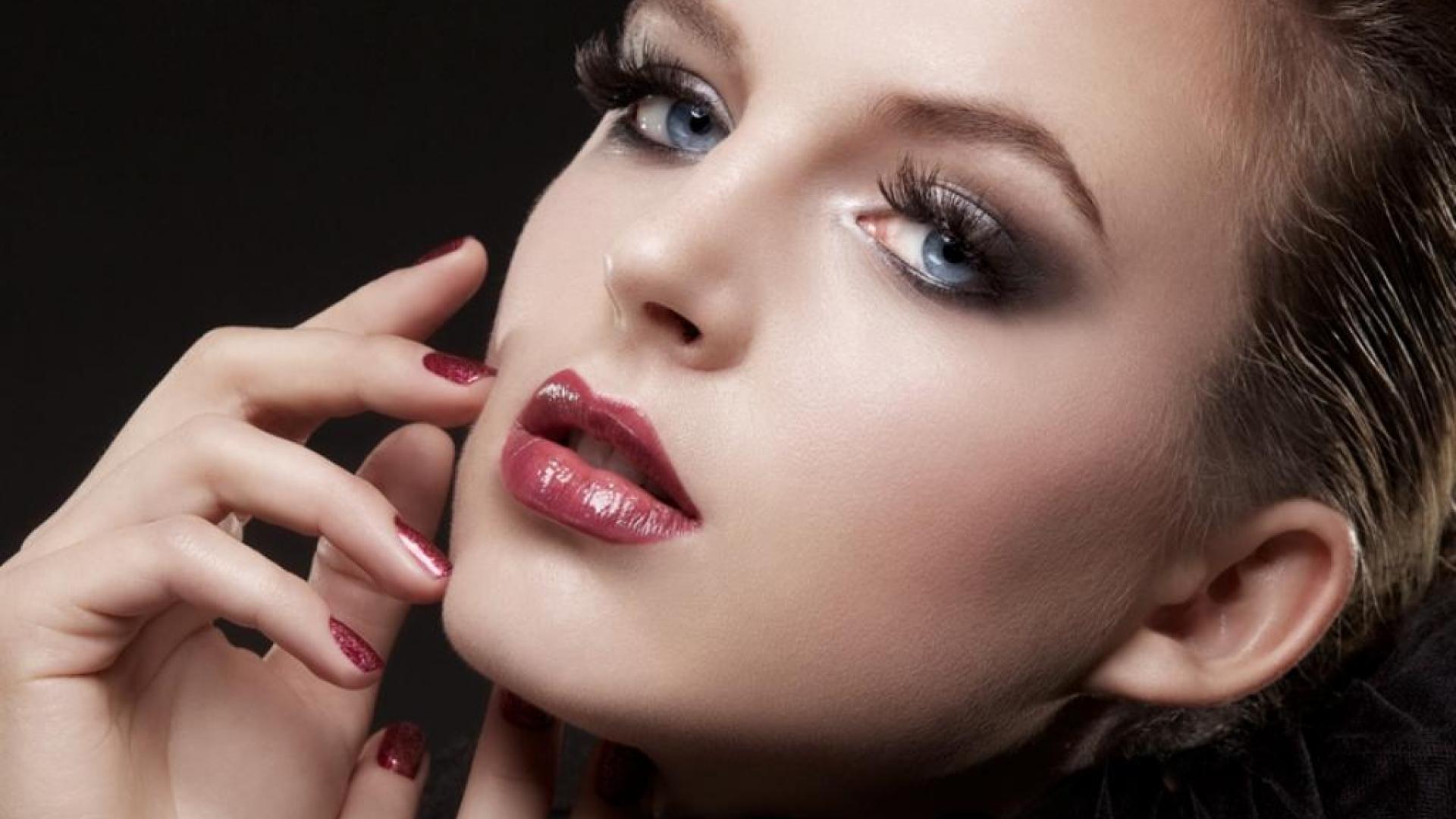 Beautiful Face Wallpaper Group