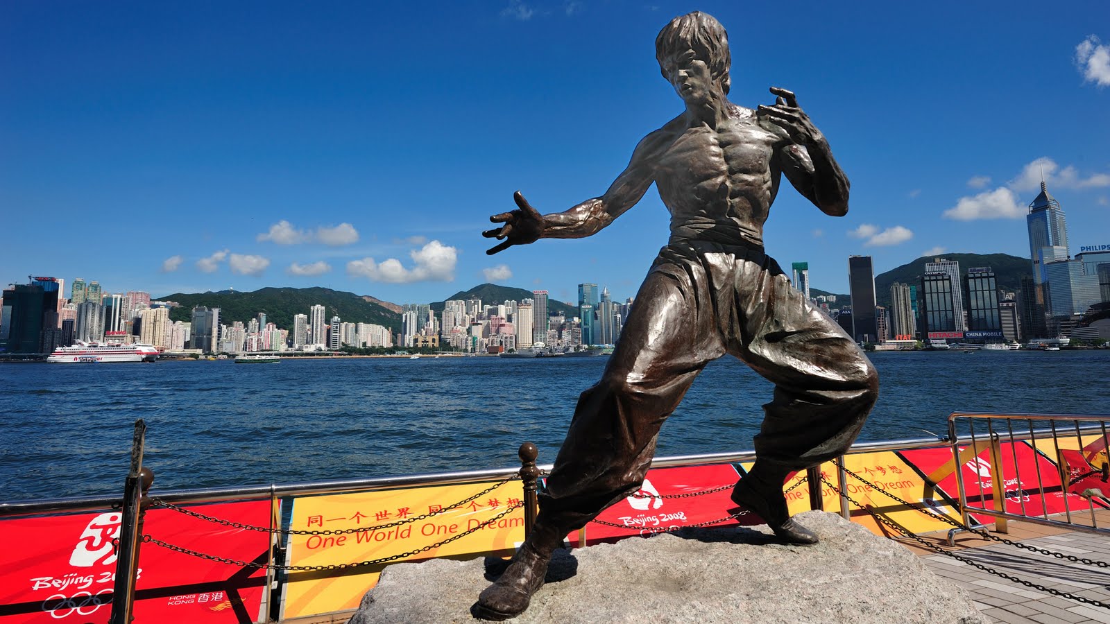 Taken By Canon 5d Photographer Kf The Stature Of Bruce Lee At Star