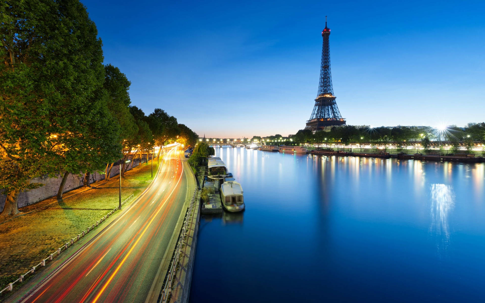 River With Eiffel Tower Wallpaper