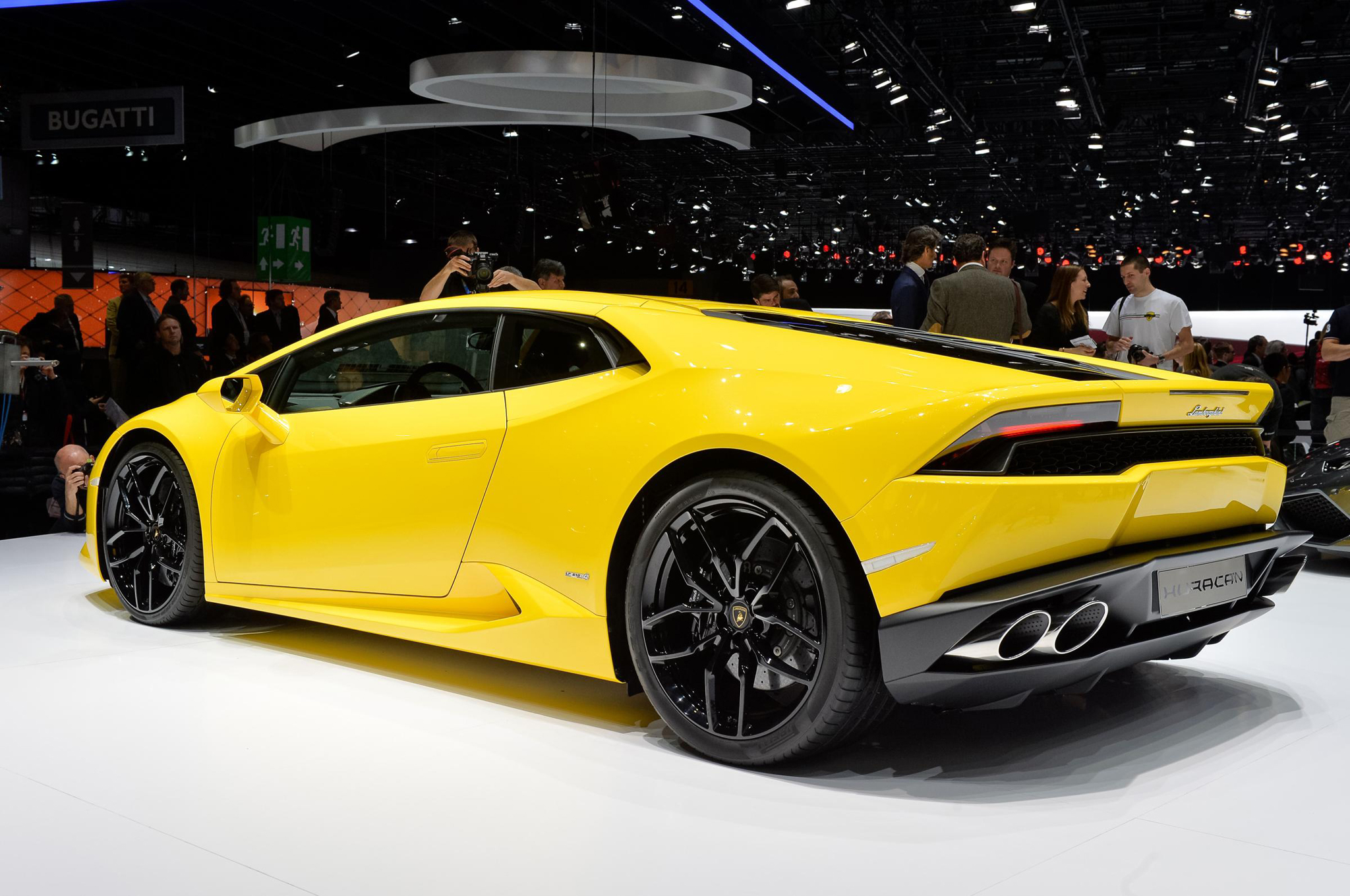 Lamborghini Huracan Wide Car Wallpaper
