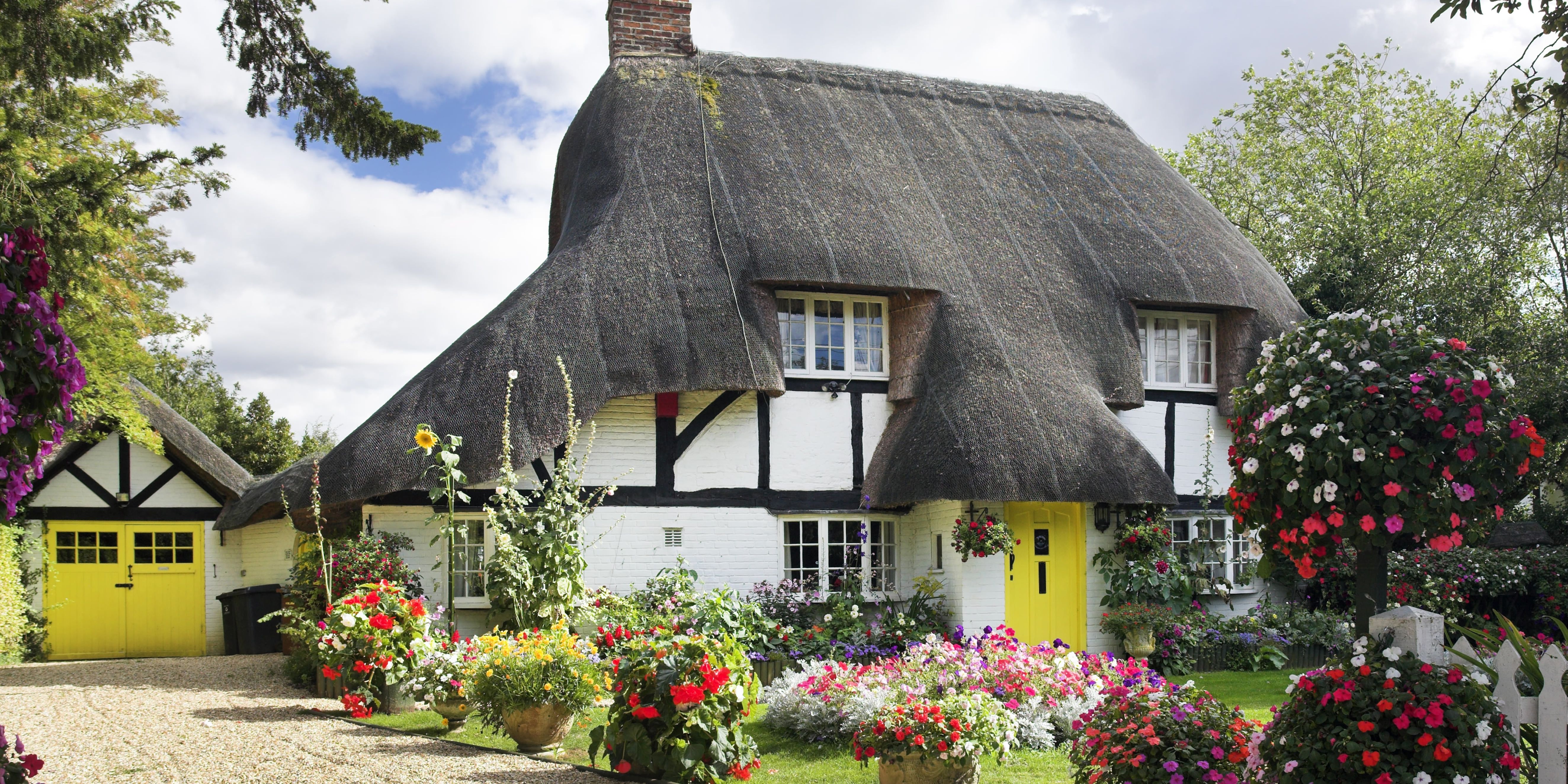 Photos Of English Country Cottages That Make Us Want One Right Now