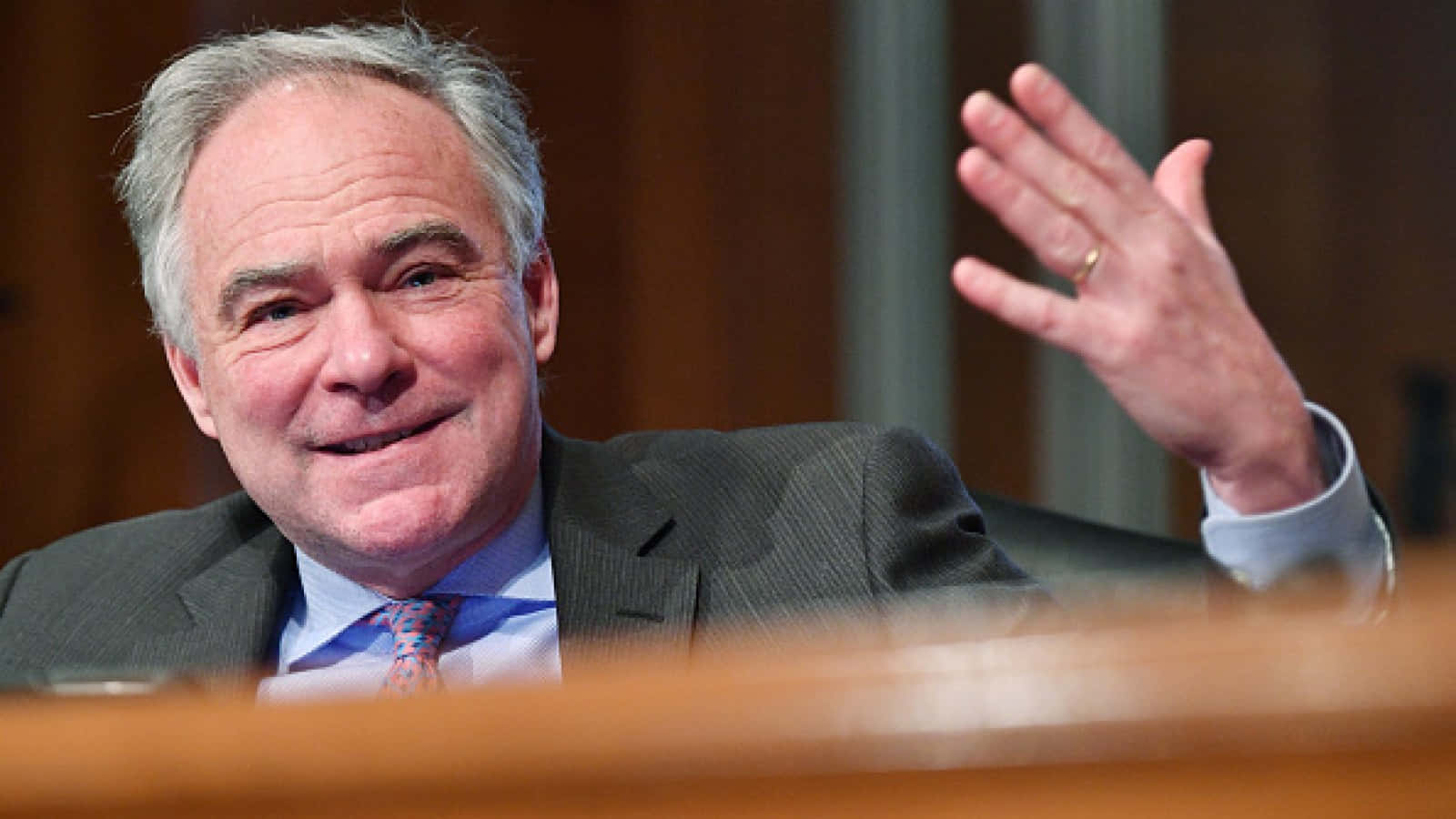 Tim Kaine Raised Left Hand Pz4w74ltav3cxast Wallpaper
