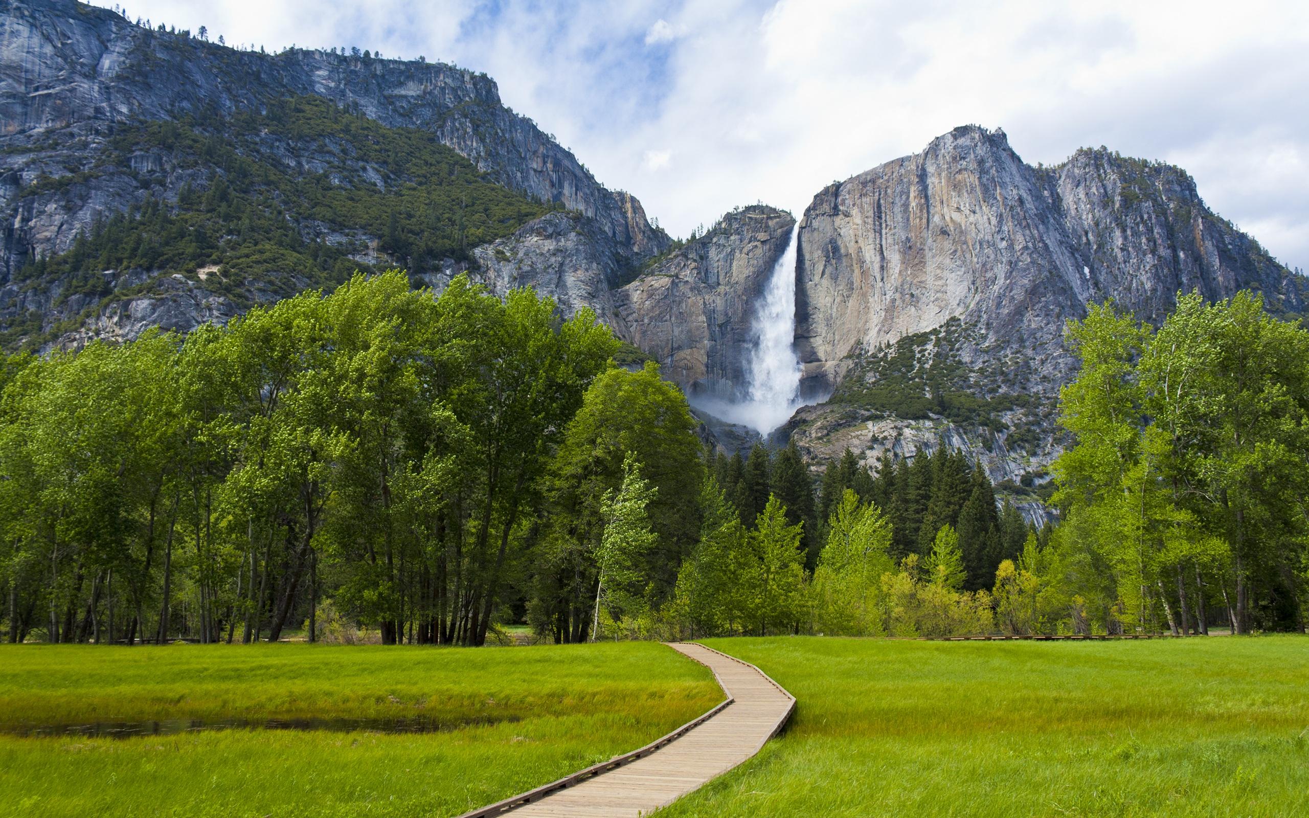 Yosemite In Spring Wallpaper